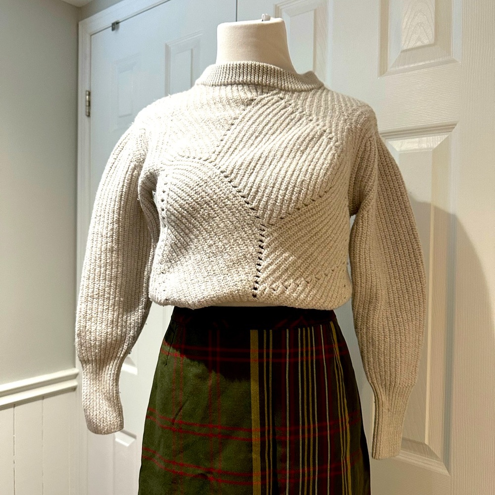 Wilfred light gray crop sweater